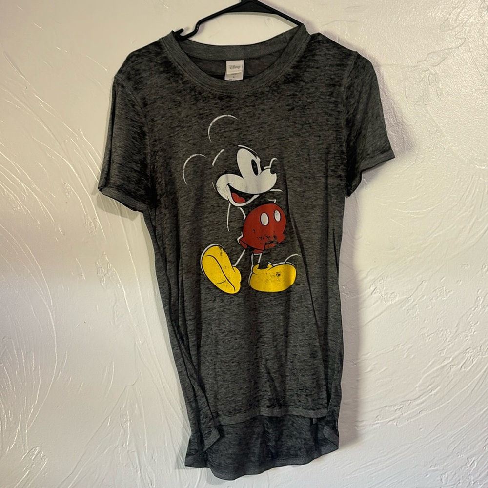 Women’s Disney shirt. Short sleeve